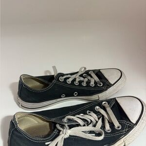 Women’s size 7 Black converse